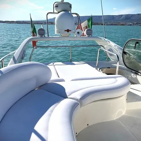 Lupin Yacht *