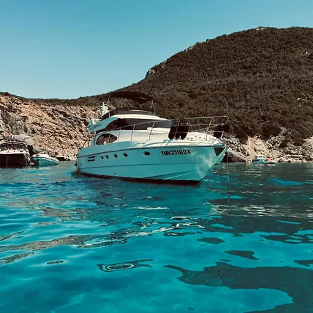 Lupin Yacht Botel *