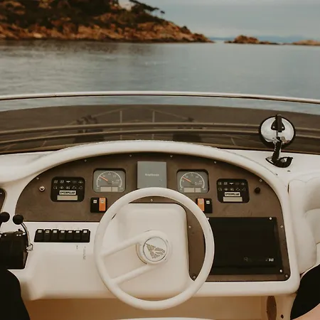 Lupin Yacht *