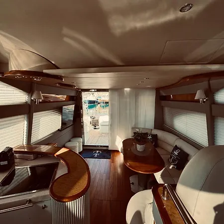 Lupin Yacht *